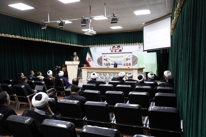 تصاویر/  آیین رونمایی از نخستین مجموعه ویدئویی «معرفی کتب درسی حوزه‌های علمیه»