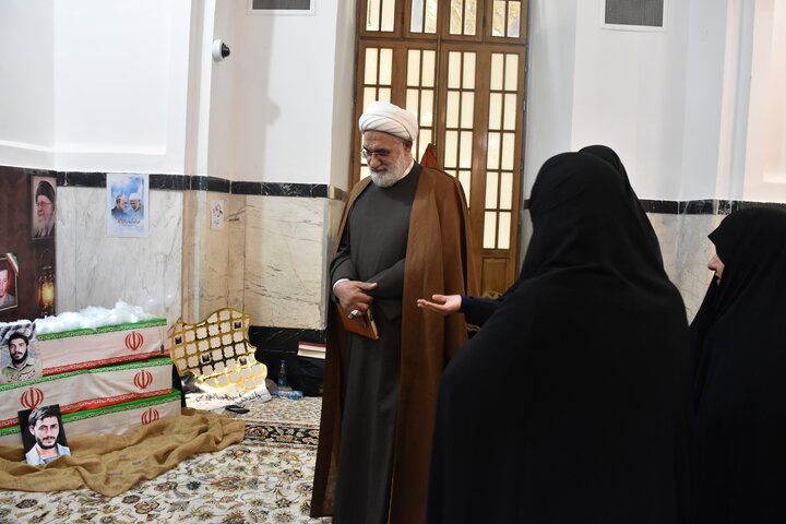 دیدار مدیر حوزه علمیه خراسان با طلاب خواهر معتکف در حرم رضوی