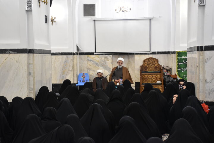 دیدار مدیر حوزه علمیه خراسان با طلاب خواهر معتکف در حرم رضوی