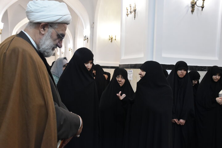 دیدار مدیر حوزه علمیه خراسان با طلاب خواهر معتکف در حرم رضوی