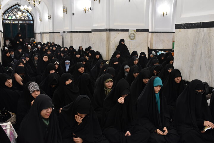 دیدار مدیر حوزه علمیه خراسان با طلاب خواهر معتکف در حرم رضوی