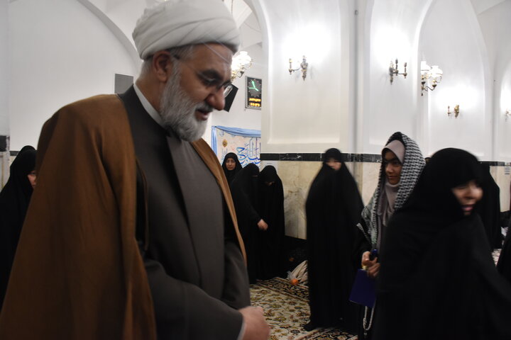 دیدار مدیر حوزه علمیه خراسان با طلاب خواهر معتکف در حرم رضوی