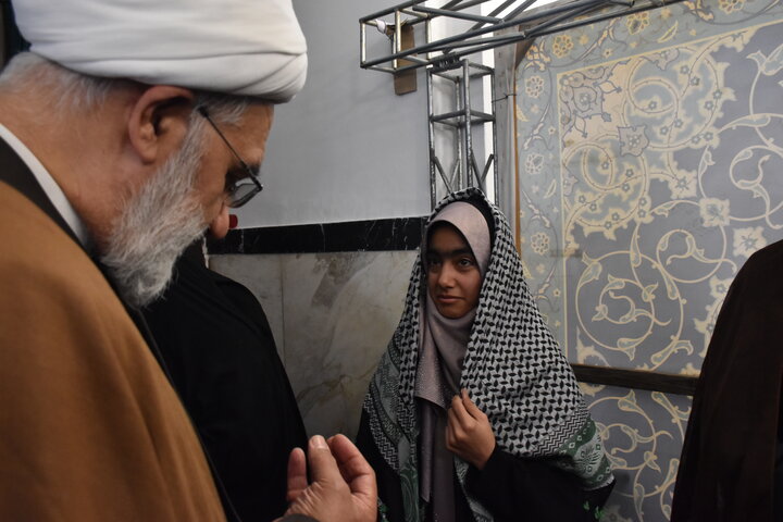 دیدار مدیر حوزه علمیه خراسان با طلاب خواهر معتکف در حرم رضوی