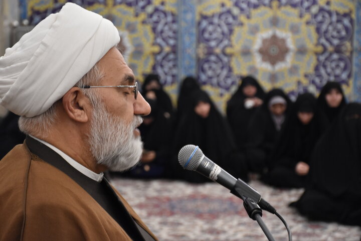 دیدار مدیر حوزه علمیه خراسان با طلاب خواهر معتکف در حرم رضوی