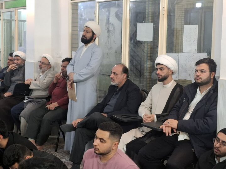 تصاویر/ آئین عمامه گذاری 11طلبه مدارس آیت الله اعتمادی کاشان