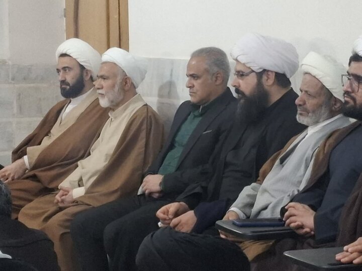 تصاویر/ آئین عمامه گذاری 11طلبه مدارس آیت الله اعتمادی کاشان