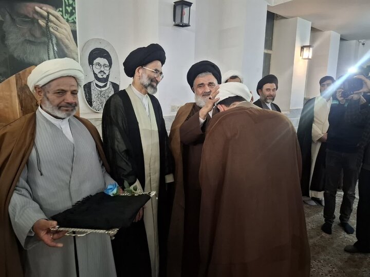 تصاویر/ آئین عمامه گذاری 11طلبه مدارس آیت الله اعتمادی کاشان