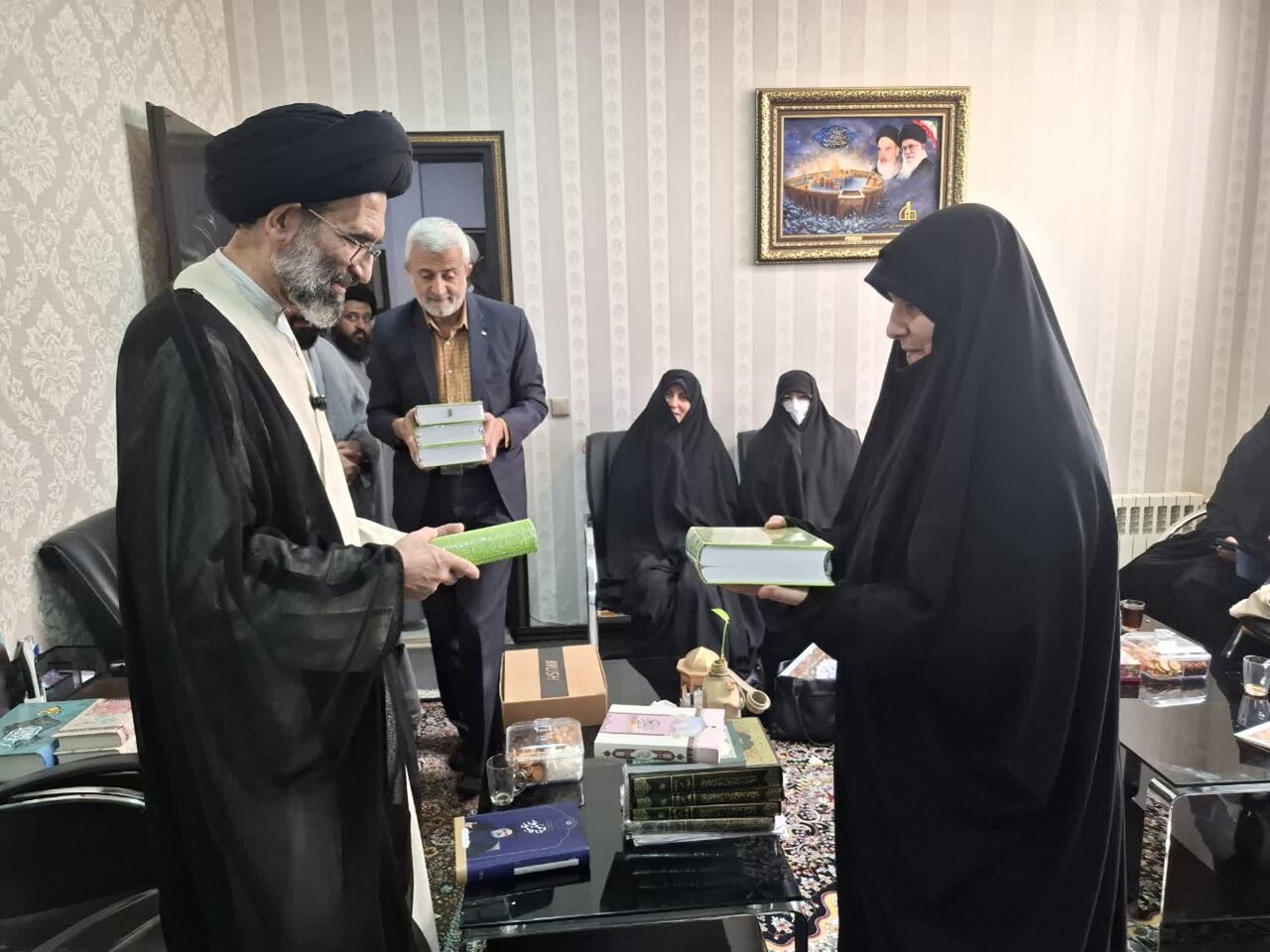 تصاویر/ تجلیل فعالین پژوهشی حوزه علمیه خواهران کاشان و آران و بیدگل از طرف نماینده ولی فقیه در کاشان