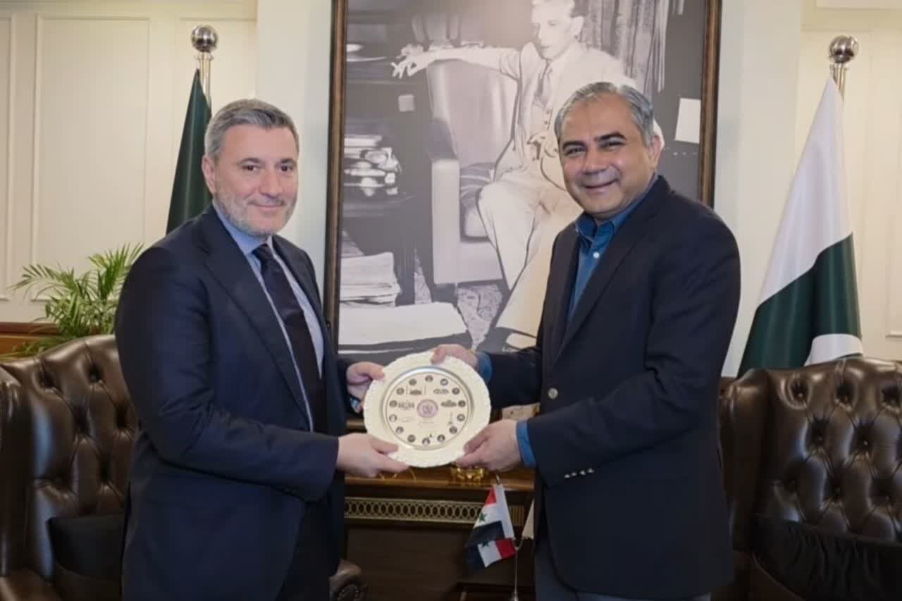 وزیر داخلہ پاکستان سے حرم مطہر حضرت سیدہ زینب (س) کے متولی کی ملاقات / زائرین کو سہولتوں کی فراہمی پر تبادلہ خیال