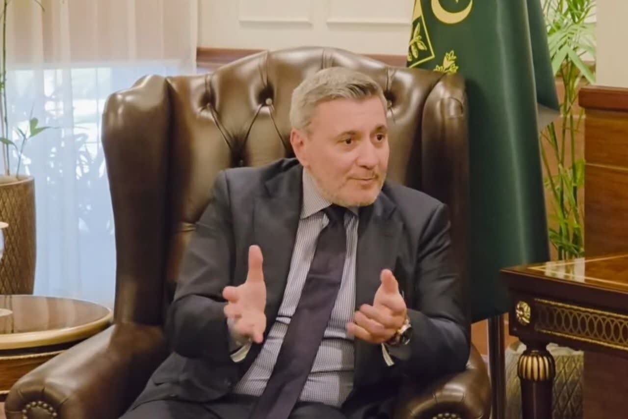 وزیر داخلہ پاکستان سے حرم مطہر حضرت سیدہ زینب (س) کے متولی کی ملاقات / زائرین کو سہولتوں کی فراہمی پر تبادلہ خیال