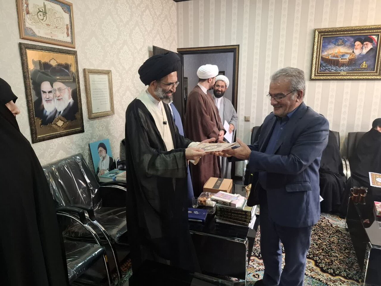 خبرنگار خبرگزاری حوزه در منطقه کاشان تجلیل شد