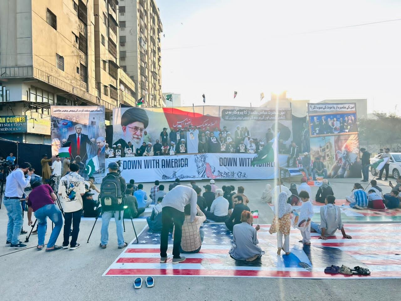 ایران پر کسی بھی امریکی حملے کو پاکستان پر حملہ تصور کیا جائے گا، پاکستانی عوام انقلابِ اسلامی کے ساتھ ہیں، مقررین