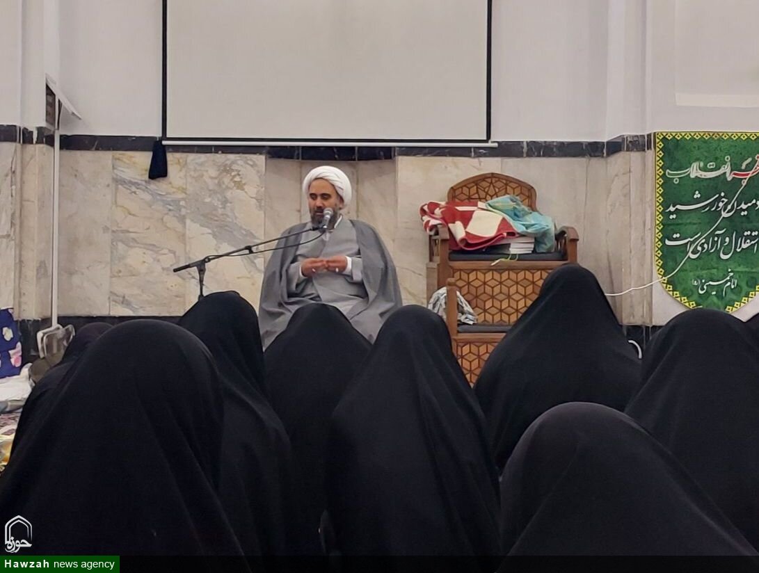 تدبر؛ نخستین و همگانی‌ترین سطح ارتباط با قرآن است