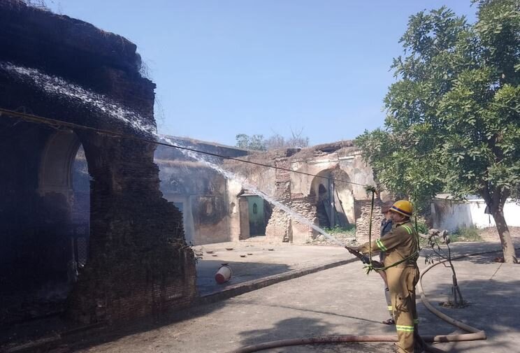 اتر پردیش کے فرخ آباد میں امام بارگاہ اور تعزیوں کو نذر آتش کرنے کا واقعہ، شیعہ برادری میں شدید غم و غصہ