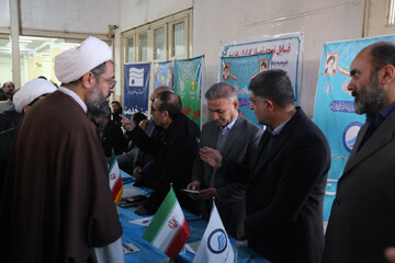 فیلم | بازدید امام جمعه همدان از برگزاری میز خدمت نماز جمعه همدان