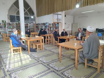 نشست مشاوره تحصیلی خانواده‌های طلاب در مدرسه علمیه ولیعصر(عج) سامن برگزار شد+تصاویر