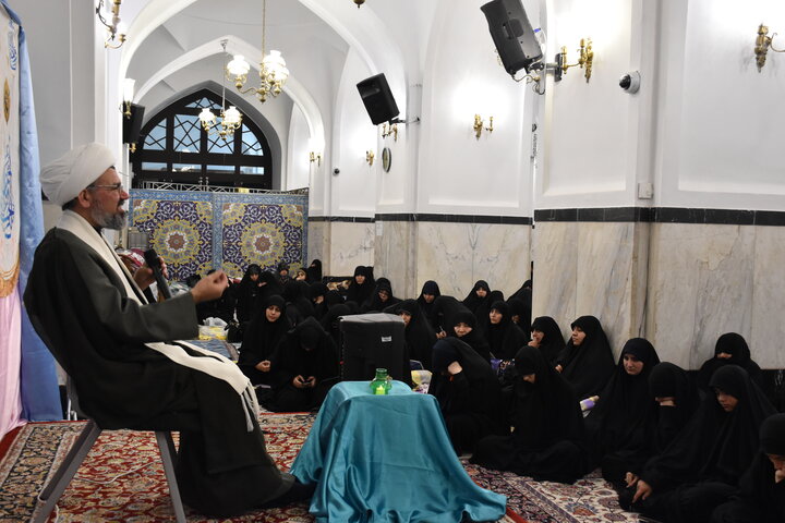 مراسم افتتاحیه اعتکاف طلبگی ۴۵۰ نفر از طلاب خواهر حوزه علمیه خراسان در حرم مطهر رضوی