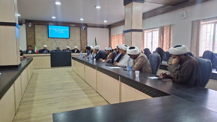 تصاویر/ نشست نمایندگان طلاب شاغل در آموزش‌ و پرورش شهرستان کرمان