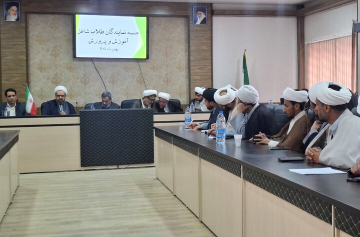 تصاویر/ نشست نمایندگان طلاب شاغل در آموزش‌ و پرورش شهرستان کرمان