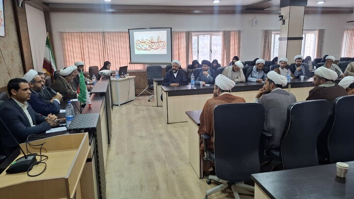 تصاویر/ نشست نمایندگان طلاب شاغل در آموزش‌ و پرورش شهرستان کرمان