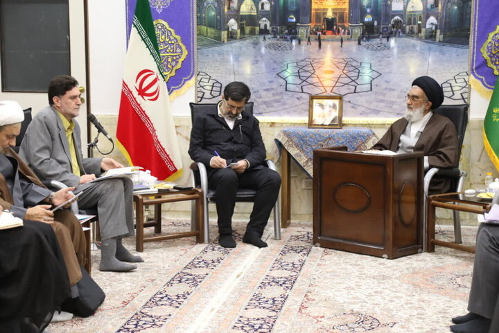 دشمن به دنبال ایجاد فاصله بین روحانیت و مردم است