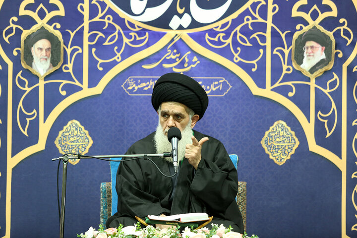 مناجات شبانه زائران حرم بانوی کرامت در «شب‌های بندگی»