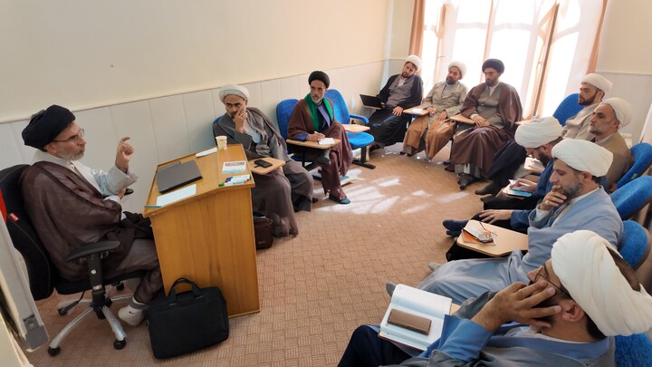 تصاویر / دومین اجلاسیه سالانه راهنمایان تهذیبی تربیتی مدارس علمیه کشور - 1