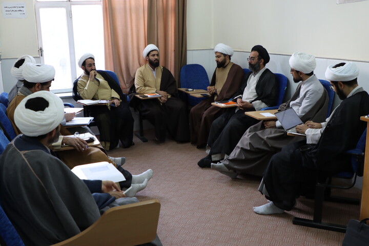 تصاویر / دومین اجلاسیه سالانه راهنمایان تهذیبی تربیتی مدارس علمیه کشور - 1