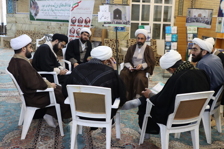 تصاویر / دومین اجلاسیه سالانه راهنمایان تهذیبی تربیتی مدارس علمیه کشور - 1