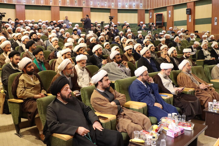 تصاویر / دومین اجلاسیه سالانه راهنمایان تهذیبی تربیتی مدارس علمیه کشور - 1