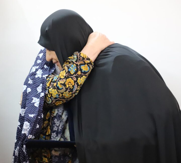 تصاویر/دیدار مشاور وزیر و رئیس مرکز امور زنان و خانواده وزارت کشور با مادر شهید سجاد یعقوبی
