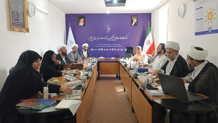 بازدید اعضای نمایندگی مجمع عالی حکمت کرمانشاه از مرکز پاسخگویی به شبهات حوزه