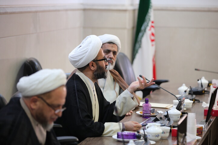 نشست بررسی ظرفیت های مشترک حوزه های علمیه و پژوهشگاه علوم و معارف انقلاب اسلامی