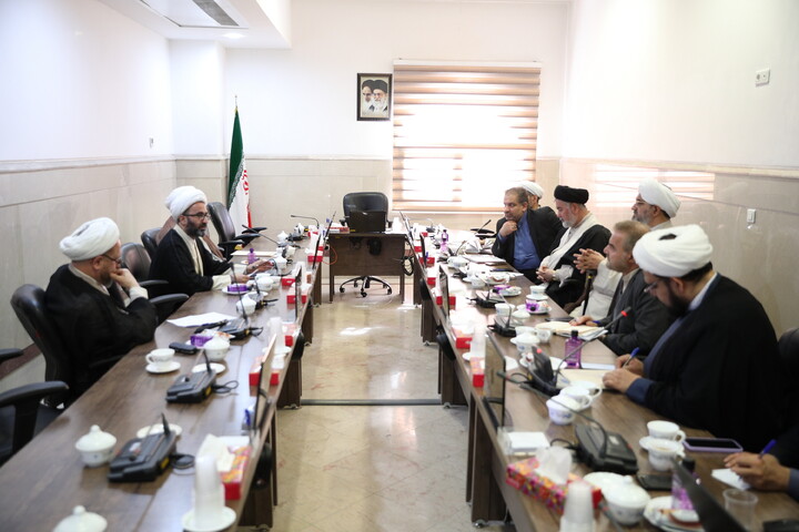 نشست بررسی ظرفیت های مشترک حوزه های علمیه و پژوهشگاه علوم و معارف انقلاب اسلامی