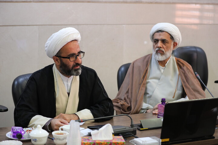 نشست بررسی ظرفیت های مشترک حوزه های علمیه و پژوهشگاه علوم و معارف انقلاب اسلامی