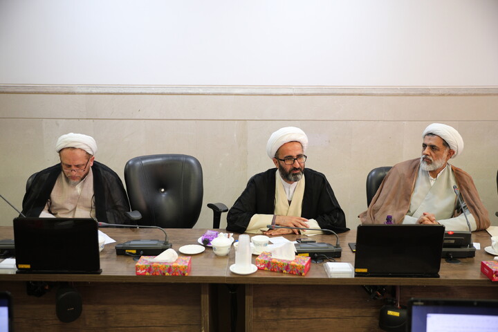 نشست بررسی ظرفیت های مشترک حوزه های علمیه و پژوهشگاه علوم و معارف انقلاب اسلامی
