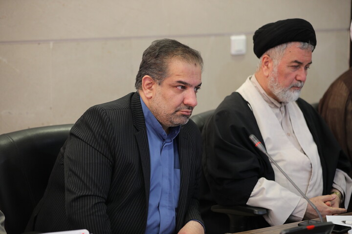 نشست بررسی ظرفیت های مشترک حوزه های علمیه و پژوهشگاه علوم و معارف انقلاب اسلامی