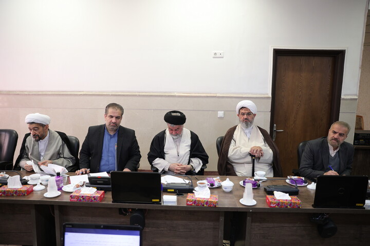 نشست بررسی ظرفیت های مشترک حوزه های علمیه و پژوهشگاه علوم و معارف انقلاب اسلامی