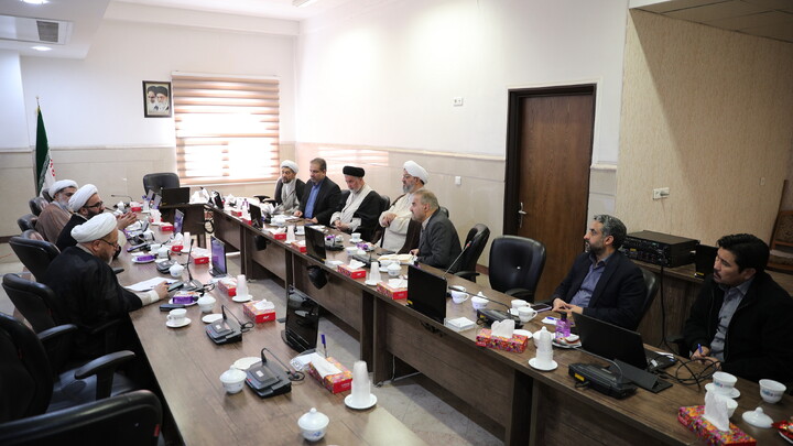 نشست بررسی ظرفیت های مشترک حوزه های علمیه و پژوهشگاه علوم و معارف انقلاب اسلامی