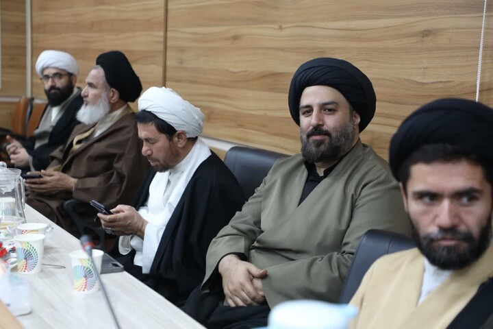 تصاویر/ گردهمایی ائمه جماعات و مبلغین شهرستان سمنان با حضور نماینده ولی‌فقیه در استان