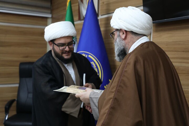 تصاویر/ گردهمایی ائمه جماعات و مبلغین شهرستان سمنان با حضور نماینده ولی‌فقیه در استان