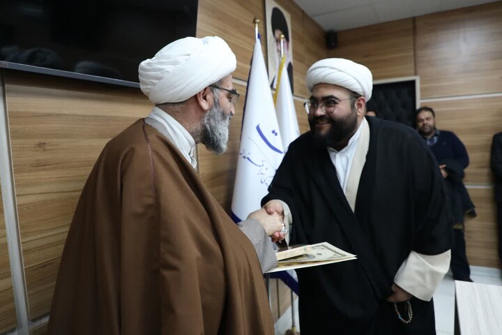 تصاویر/ گردهمایی ائمه جماعات و مبلغین شهرستان سمنان با حضور نماینده ولی‌فقیه در استان