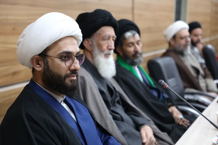 تصاویر/ گردهمایی ائمه جماعات و مبلغین شهرستان سمنان با حضور نماینده ولی‌فقیه در استان