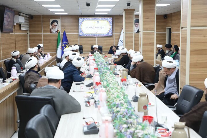 تصاویر/ گردهمایی ائمه جماعات و مبلغین شهرستان سمنان با حضور نماینده ولی‌فقیه در استان