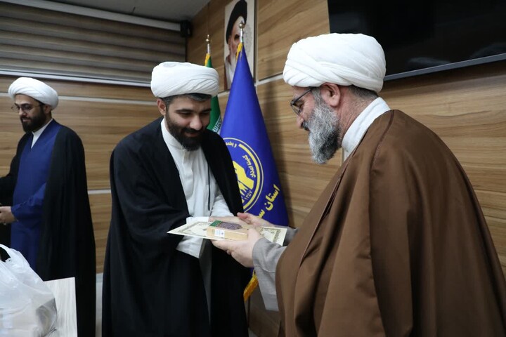 تصاویر/ گردهمایی ائمه جماعات و مبلغین شهرستان سمنان با حضور نماینده ولی‌فقیه در استان