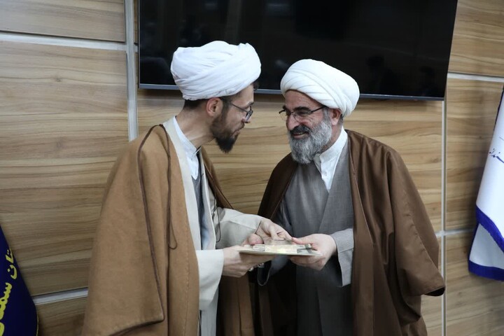 تصاویر/ گردهمایی ائمه جماعات و مبلغین شهرستان سمنان با حضور نماینده ولی‌فقیه در استان