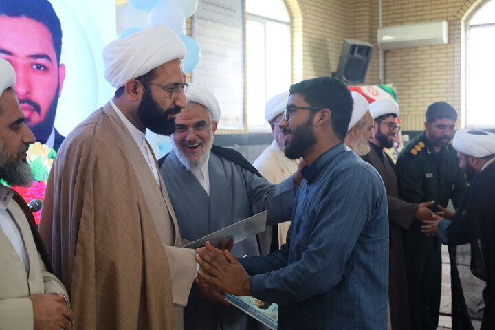 تصاویر/دیدار معاون امورطلاب و دانش‌آموختگان حوزه های علمیه با طلاب و والدین مدرسه علمیه حضرت ابوالفضل (ع) بندرعباس