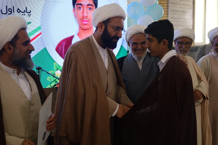 تصاویر/دیدار معاون امورطلاب و دانش‌آموختگان حوزه های علمیه با طلاب و والدین مدرسه علمیه حضرت ابوالفضل (ع) بندرعباس