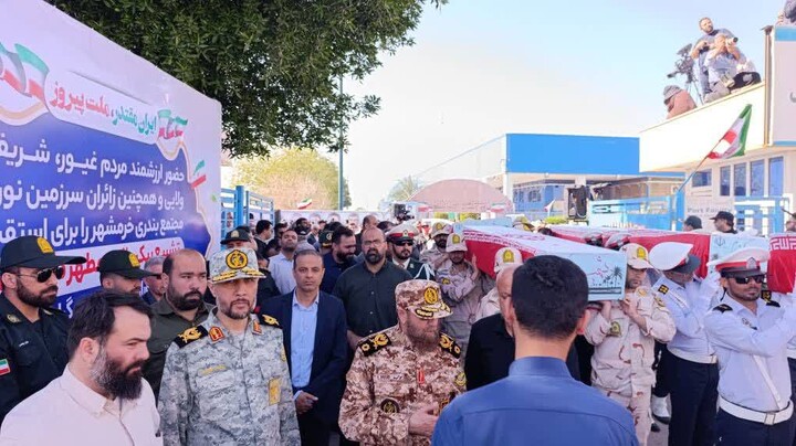 پیکر مطهر ۸۵ شهید گمنام در آغوش گرم مردم خوزستان