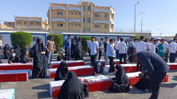 پیکر مطهر ۸۵ شهید گمنام در آغوش گرم مردم خوزستان